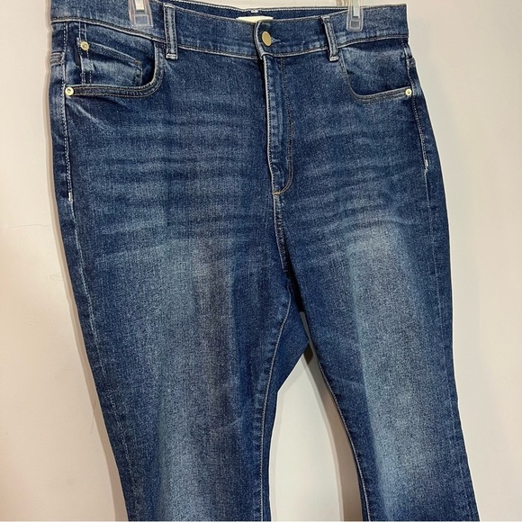 DL1961 medium wash cropped jeans semi-flared leg comfy denim bootcut relaxed fit - Picture 13 of 14